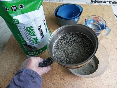 Preparing concrete for DIY plant pot project