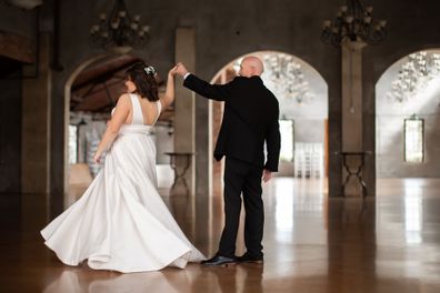 Daughters stage wedding dance with their dying father