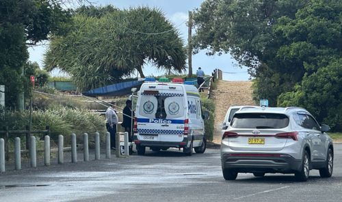 Surfer dies after stabbing in Coffs Harbour, police hunt for attacker - 9News