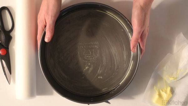 Should You Grease and Flour a Cake Pan
