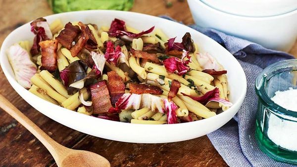 Pasta with pancetta, radicchio and balsamic vinegar