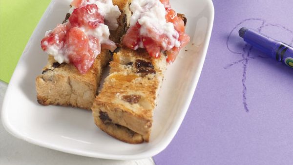 Fruit loaf with berry smash