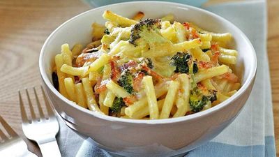 Recipe: <a href="http://kitchen.nine.com.au/2016/05/18/01/17/quick-bacon-and-cheese-macaroni" target="_top">Quick bacon and cheese macaroni.<br />
</a>
<div>&nbsp;</div>