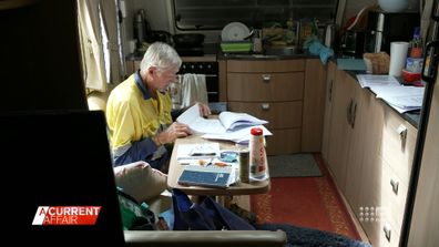Queensland tradies come to the rescue of grandfather living in caravan