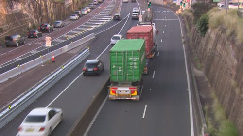 Truck stuck before Sydney Harbour Tunnel causes commuter chaos.