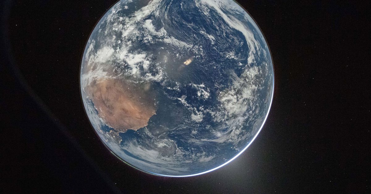 Artemis II's moonbound astronauts capture Earth's brilliant blue beauty