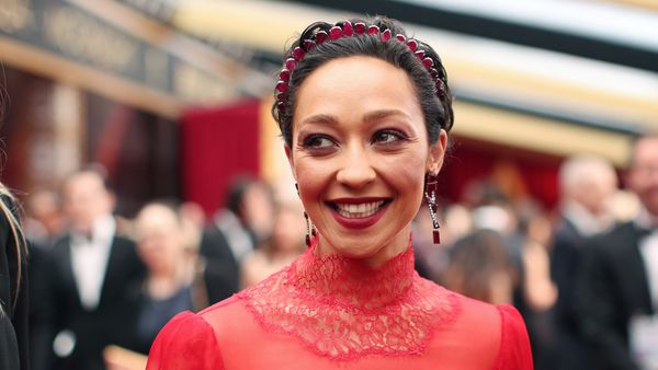 Ruth Negga hit the Oscars sporting the latest beauty trend - the headband. Image: Getty.