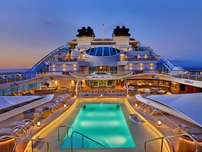 Seabourn Encore pool deck