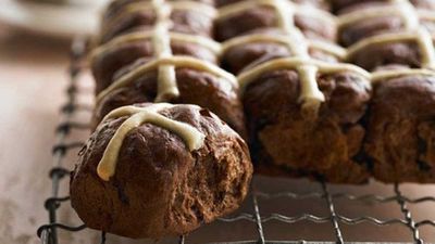 <a href="http://kitchen.nine.com.au/2016/05/16/11/19/triple-choc-hot-cross-buns" target="_top">Triple choc hot cross buns</a>