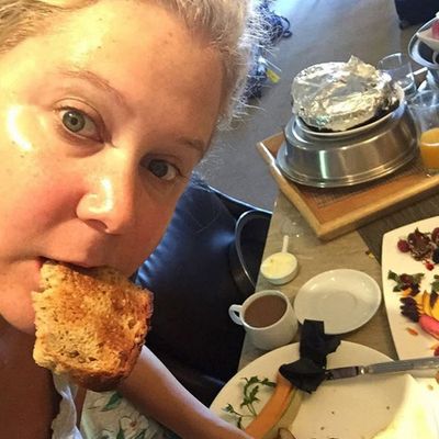 Amy Schumer is all of us right now. #breakfastgoals