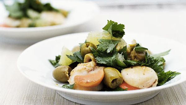 Barbecued scallops with salad of parsley and picholine olives