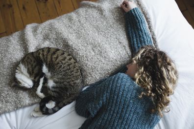 domestic cat, 20-24 years, one woman only, bedroom sleeping