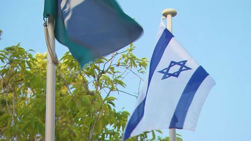 An Israeli flag that was stolen yesterday from Woollahra Council in Sydney's eastern suburbs has been replaced.
