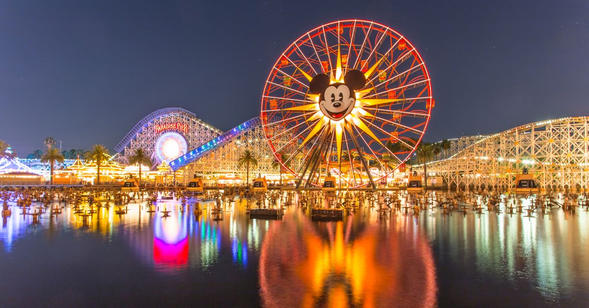 Gold Coast mayor joins push for Disneyland theme park in Australia