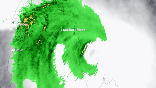 O ciclone Narelle atingiu inicialmente o extremo norte de Queensland, causando inundações generalizadas.