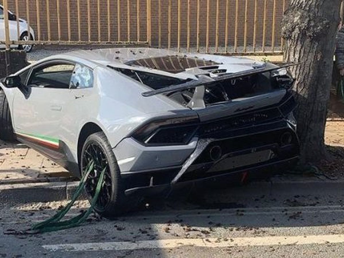 Lamborghini in London luxury-quarter crash