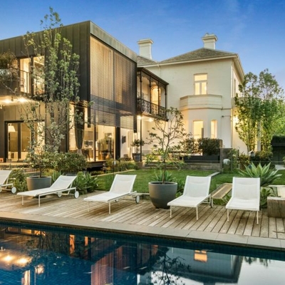 Burger mogul sells Melbourne home for $15 million and it comes with the lot