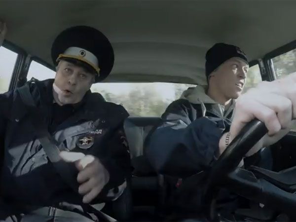 Russian F1 racer's hilarious driving test