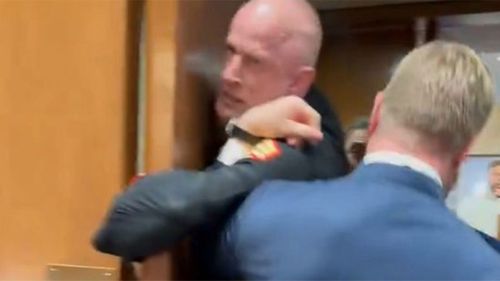 Brian McGinnis, İran'a karşı savaşın protestosunu yapıyordu.