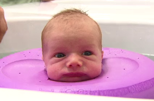 The babies are closely watched as they enjoy the neonatal pod. (9NEWS)