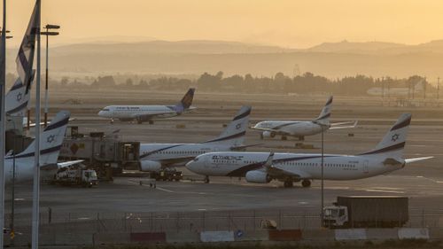 Sixteen people fall sick on US Airways flight shortly after take-off