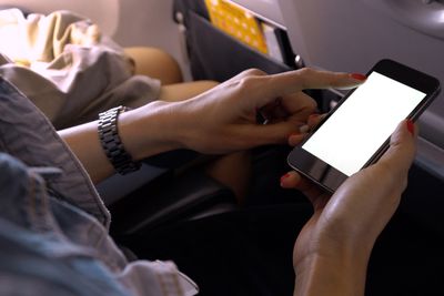 15.&nbsp;Bright Screens on Phones or iPads During Nighttime
Flights&nbsp;- 3%