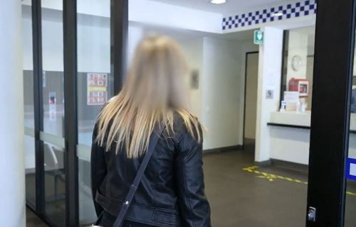 Toute personne qui pense avoir été victime d'un pic d'alcool et qui a besoin d'un kit peut se rendre au poste de police ouvert 24 heures sur 24 le plus proche dans les zones métropolitaines ou au poste de police le plus proche dans la région de WA.﻿