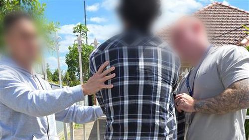 An alleged group of suspected contract killers have been arrested after a taxi carrying two armed males on their way to a suspected shooting was intercepted by police in Sydney.