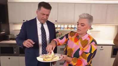 Karl Stefanovic and Jane de Graaff do the TikTok egg parcel hack