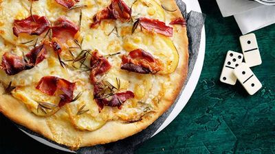 Potato and prosciutto pizza