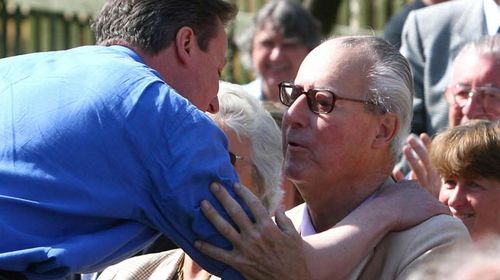 Cameron campaigning with his father Ian in 2010, shortly before his death. (AAP)
