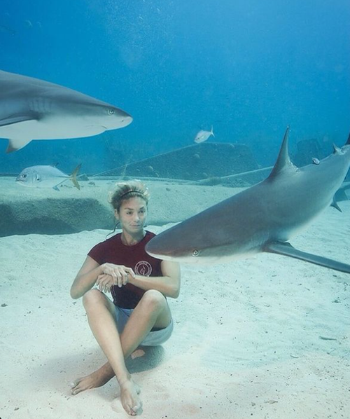 Cristina Zenato can also free dive. She can hold her breath for up to three minutes.