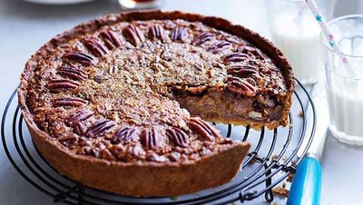 <a href="http://kitchen.nine.com.au/2016/05/13/12/56/pecan-and-maple-pie" target="_top">Pecan and maple pie</a>