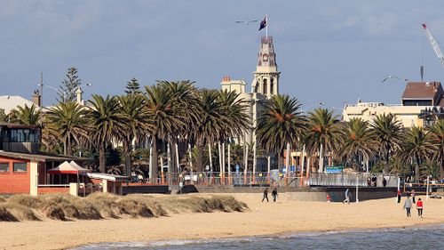 Swimmers face gastro risk after faecal matter contaminates Melbourne beaches