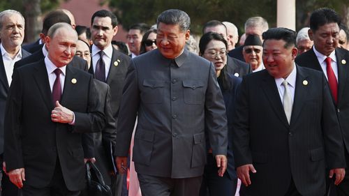 Vladimir Putin, Xi Jinping ve Kim Jong Un, geçit törenine katılmak üzere geliyor.