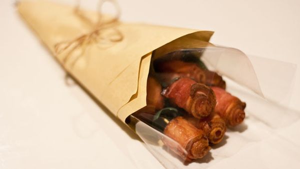 How to make a bacon bouquet for that special someone