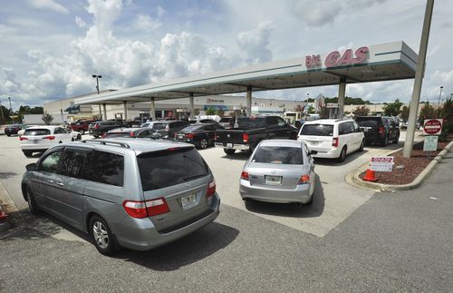 Cars line up for gas on Philips Highway at Baymeadows Road in Jacksonville, Florida. (AP)