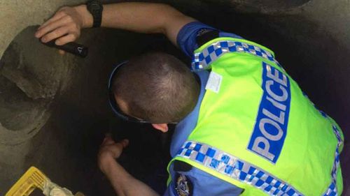 One of the Armadale police officers helped to rescue the kitten. (Picture: supplied)