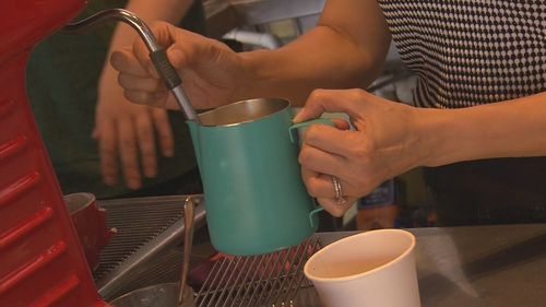 Une bouffée de caféine le matin pourrait bientôt coûter beaucoup plus cher aux amateurs de café.