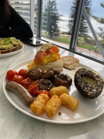 Crowne Plaza Coogee Beach breakfast