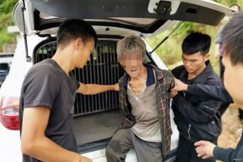 Song Jiang is detained by police before being returned to prison.