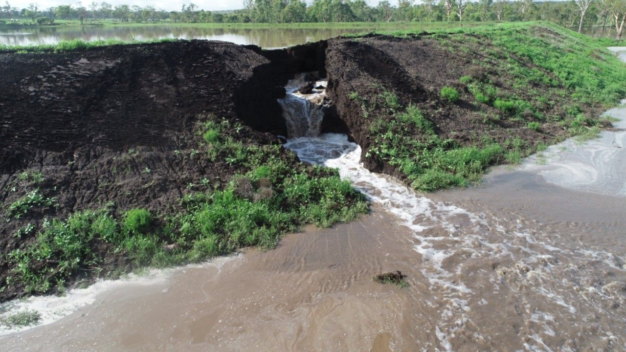 Emergency declared as dam wall leak grows to five metres - 9News