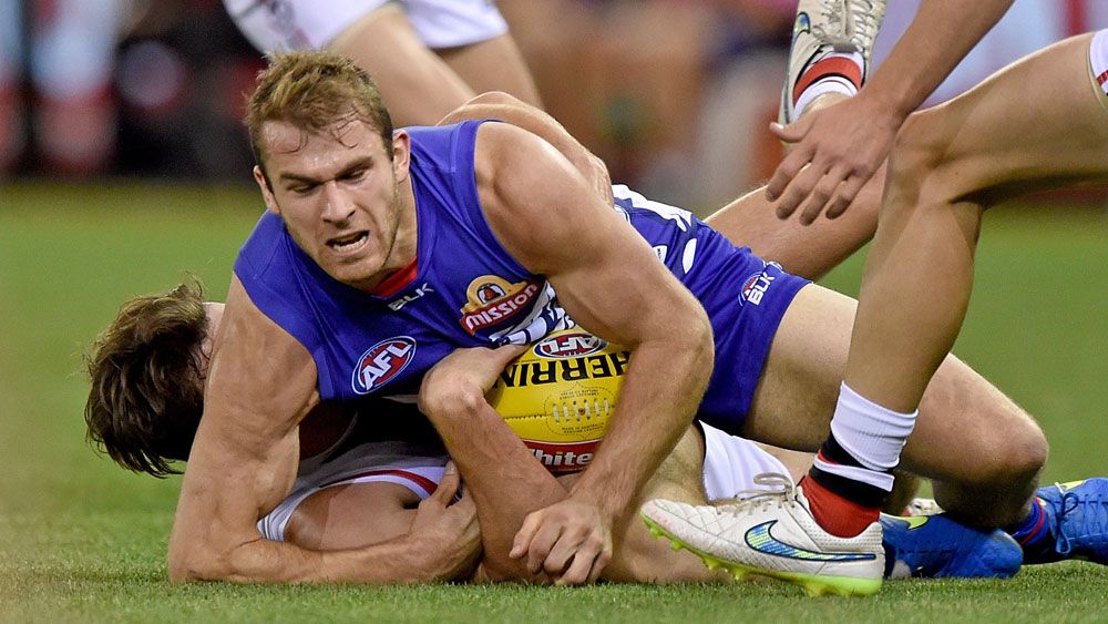 Former Essendon player Stewart Crameri in action for the Western Bulldogs. (AAP)