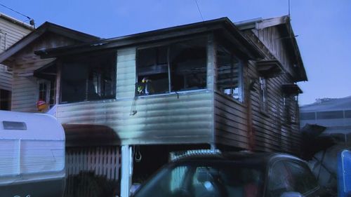 On pense que l'incendie s'est déclaré à l'arrière de la maison de Clayfield, près de la chambre du garçon. 