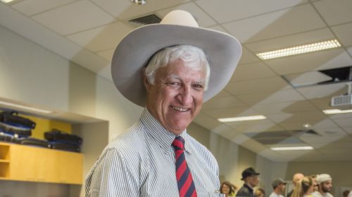 Election 2016: Bob Katter projected to retain rural Queensland seat of Kennedy