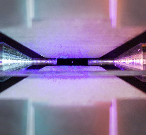 Zooming in on the single atom  (David Nadlinger/University of Oxford/EPSRC)