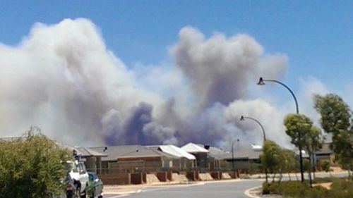 Billowing smoke from the Bullsbrook fire in Western Australia. (Larissa Santoro, Twitter)