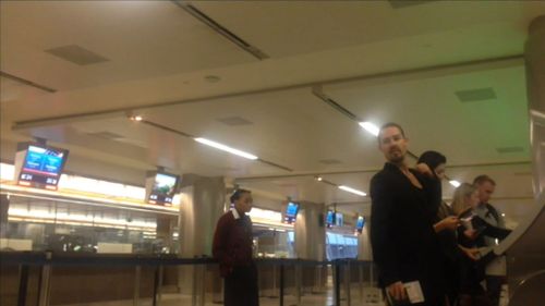 Michelle Leslie and Daniel Johns at Los Angeles Airport. (Diimex)