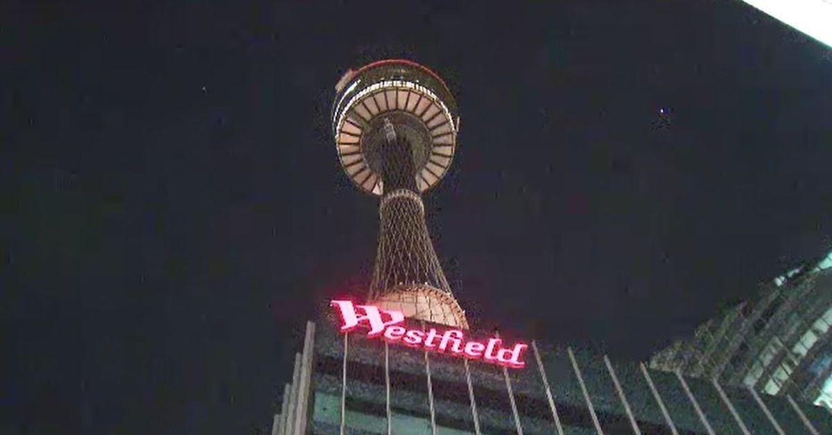 sydney tower at night