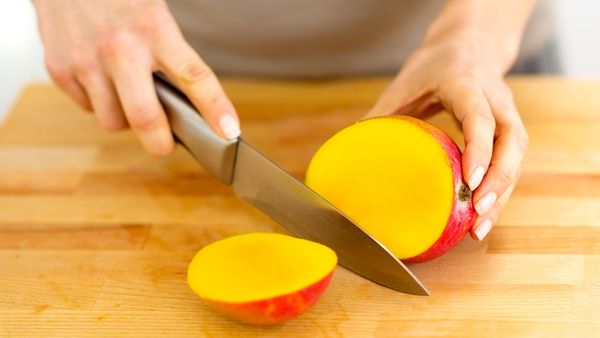 Cutting mango